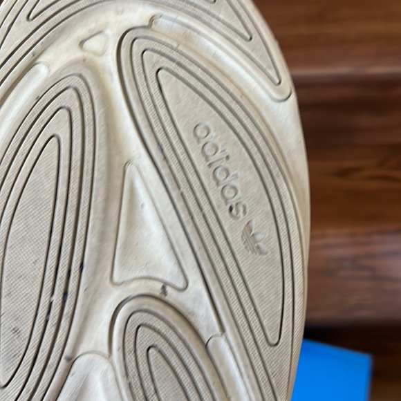 Authentic Adidas - Picture 10 of 10